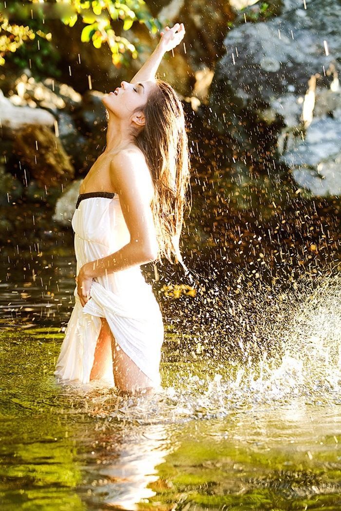 Marie Avgeropoulos in Deyan