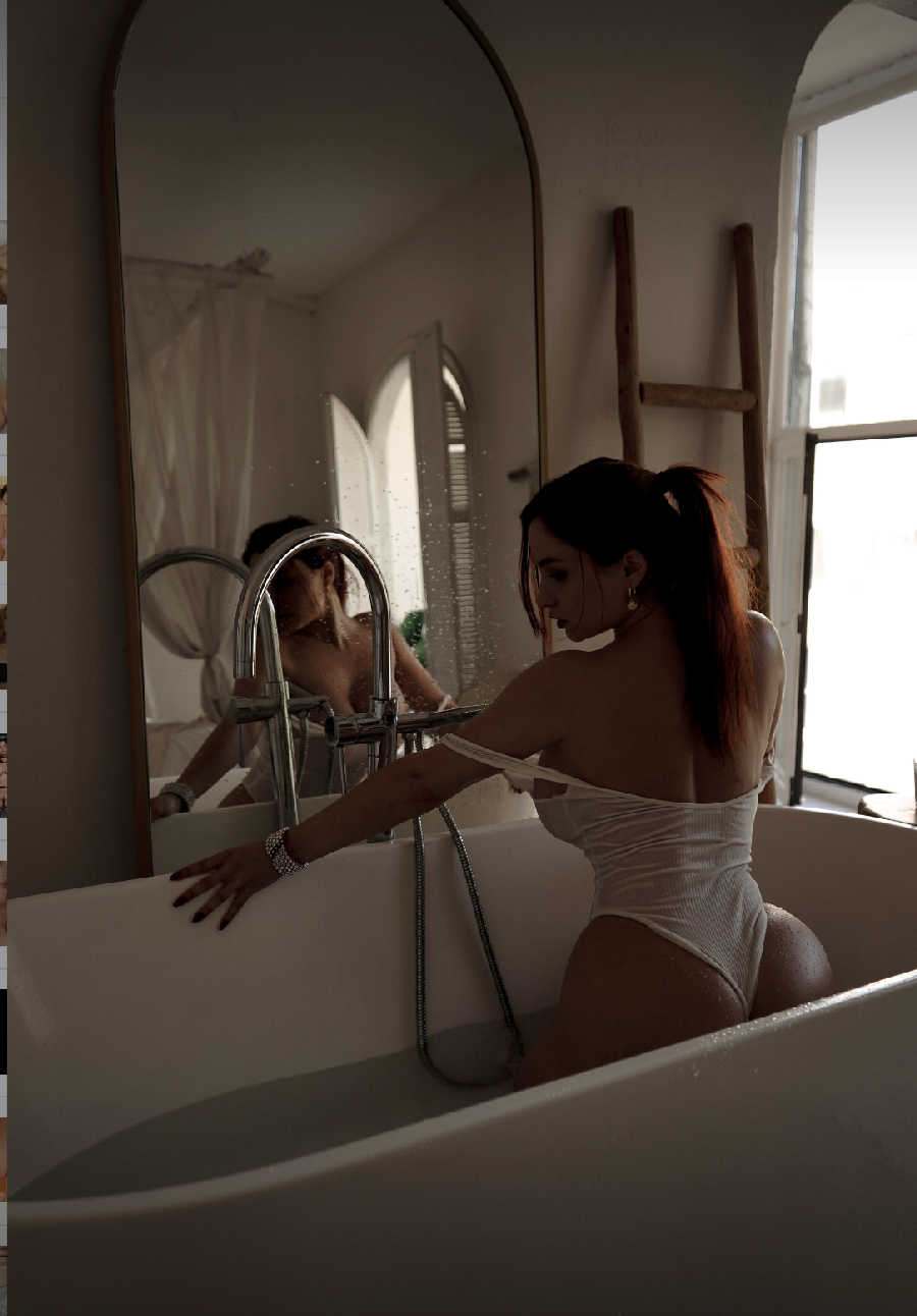 A playful frame from Miranda Faith nude — online in Deyan