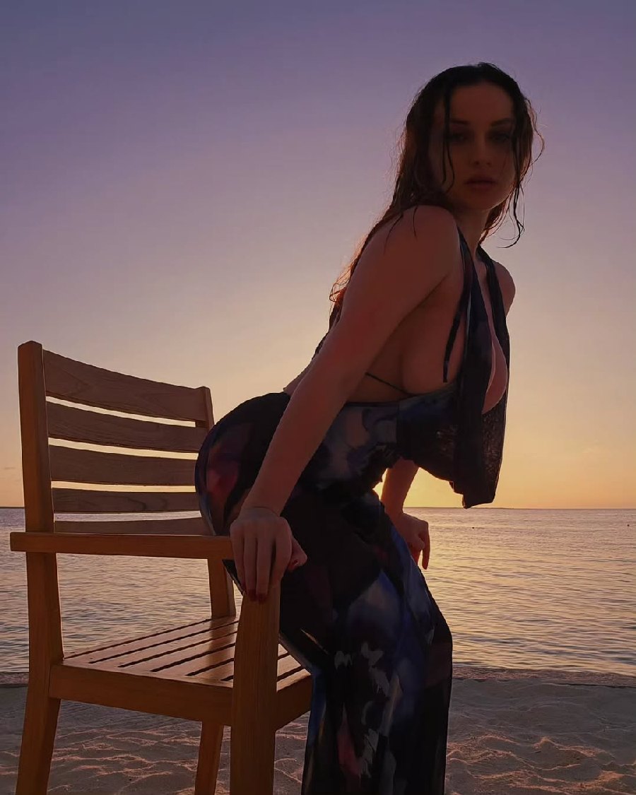 Sexy girl Miranda Faith nude in Deyan