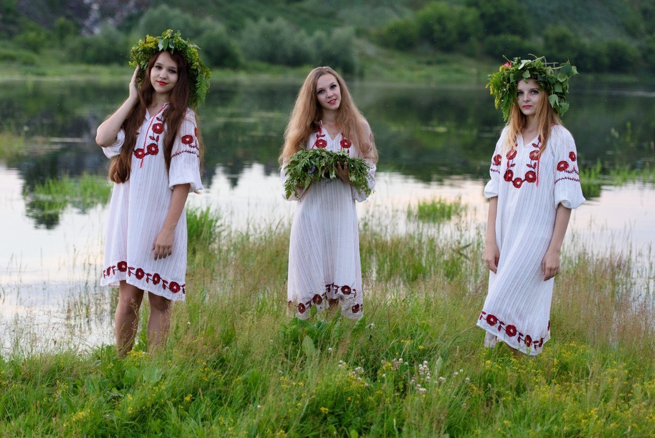 Slavic women in Deyan