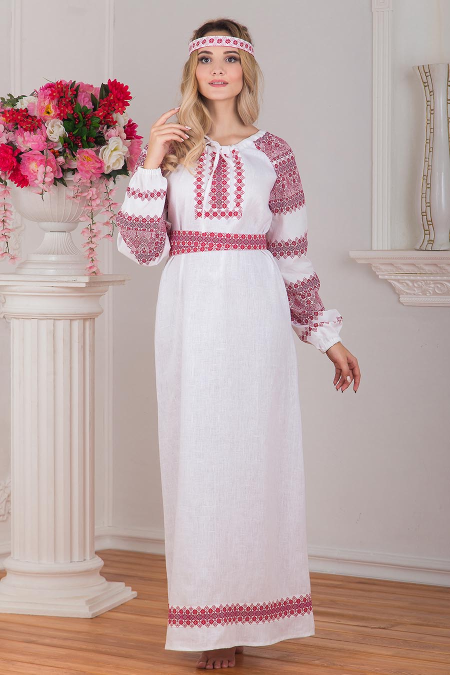 Women in Slavic costumes in Deyan