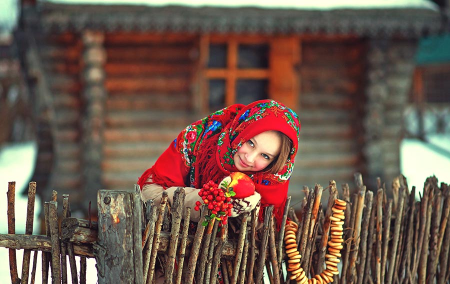Sexy girl Women in Slavic costumes in Deyan