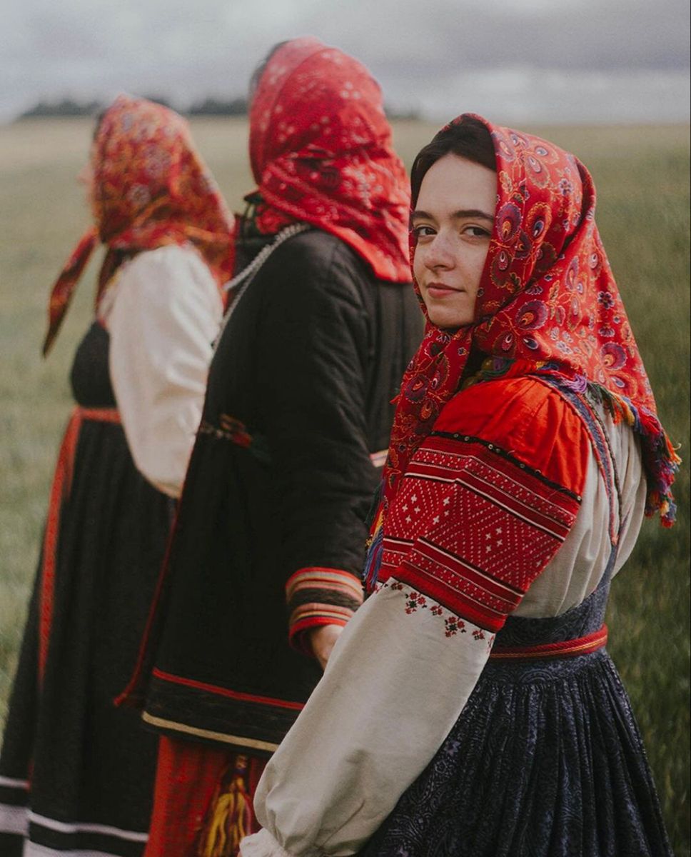 Women in Slavic costumes in Deyan