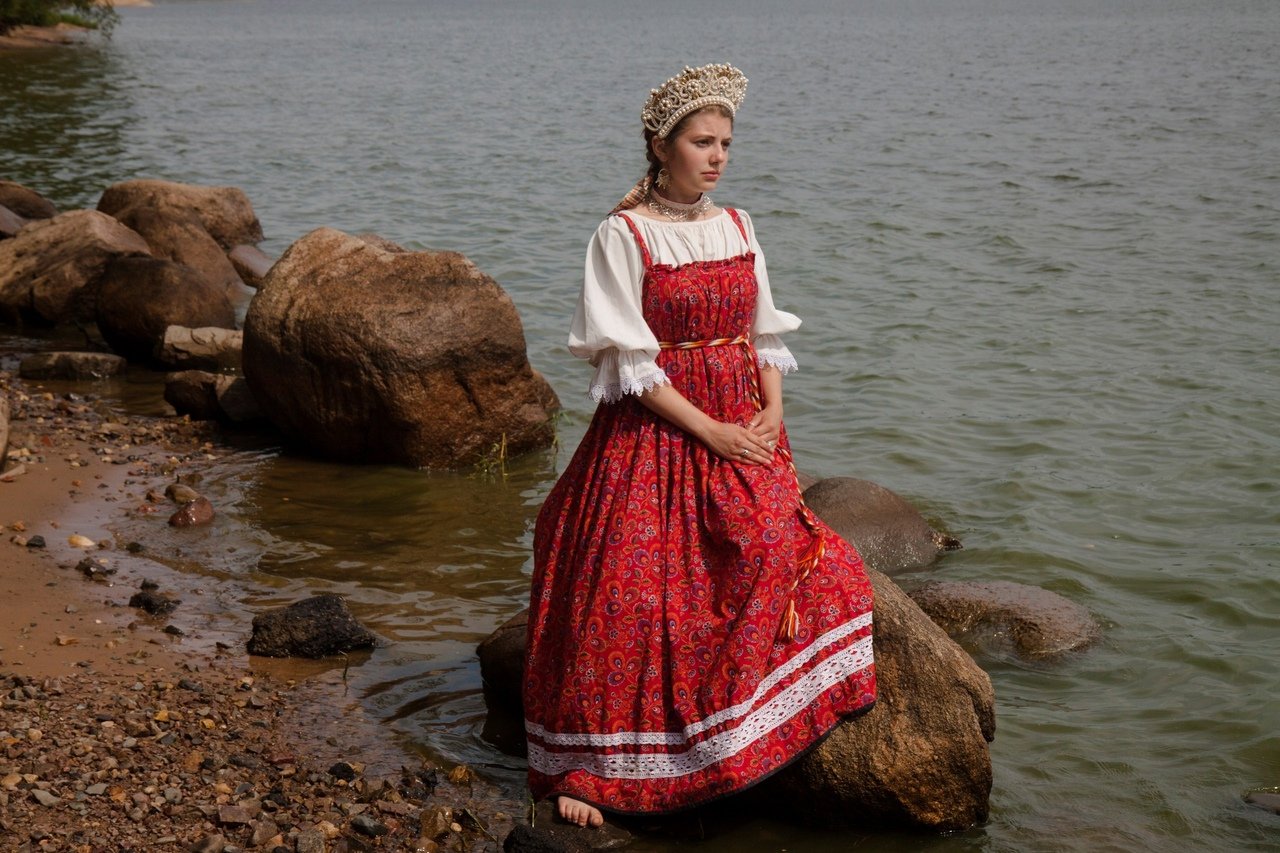 Women in Slavic costumes in Deyan