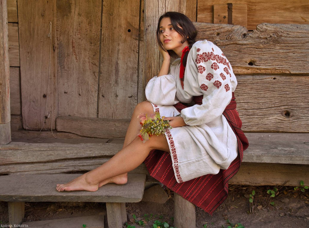 Women in Slavic costumes in Deyan