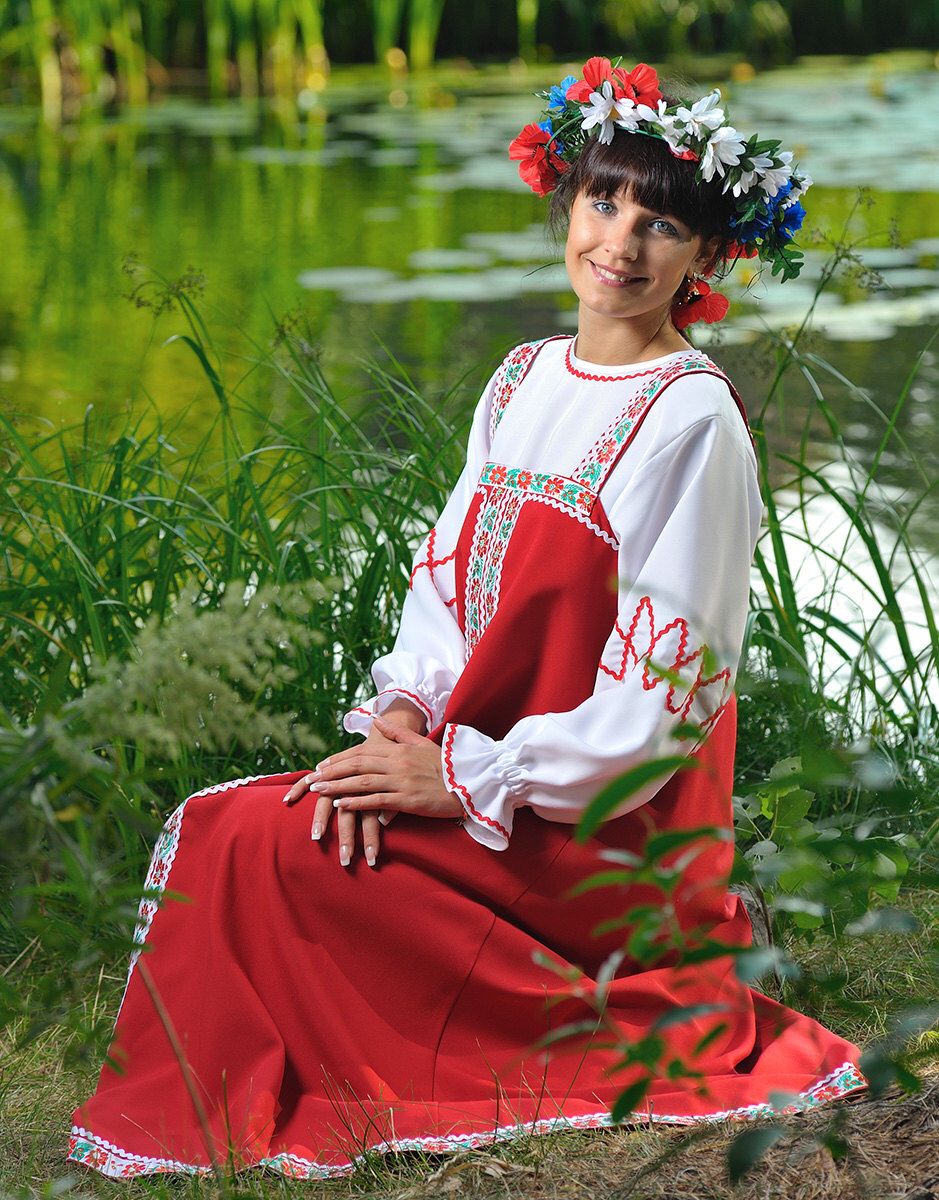 Beautiful girl Girls in Slavic costumes in Deyan