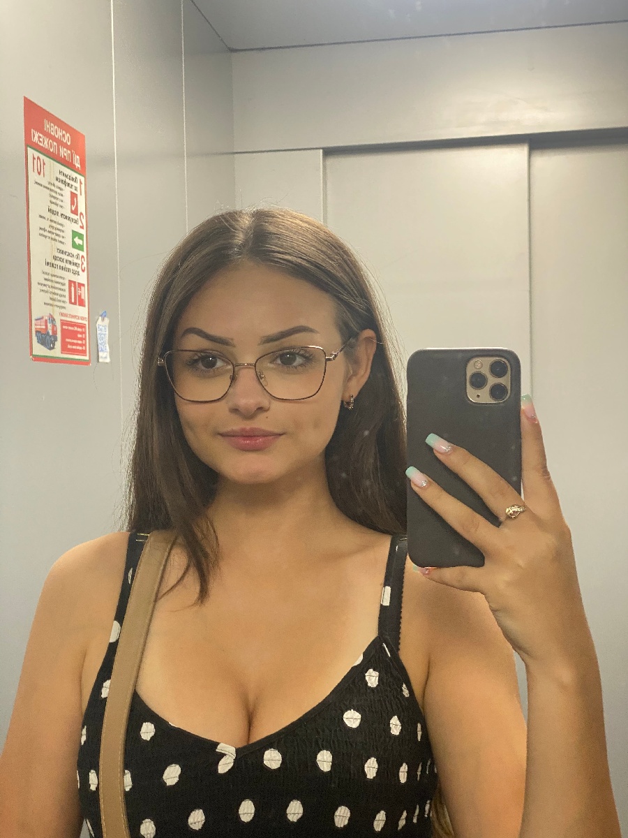 Sexy model Stacy in Deyan