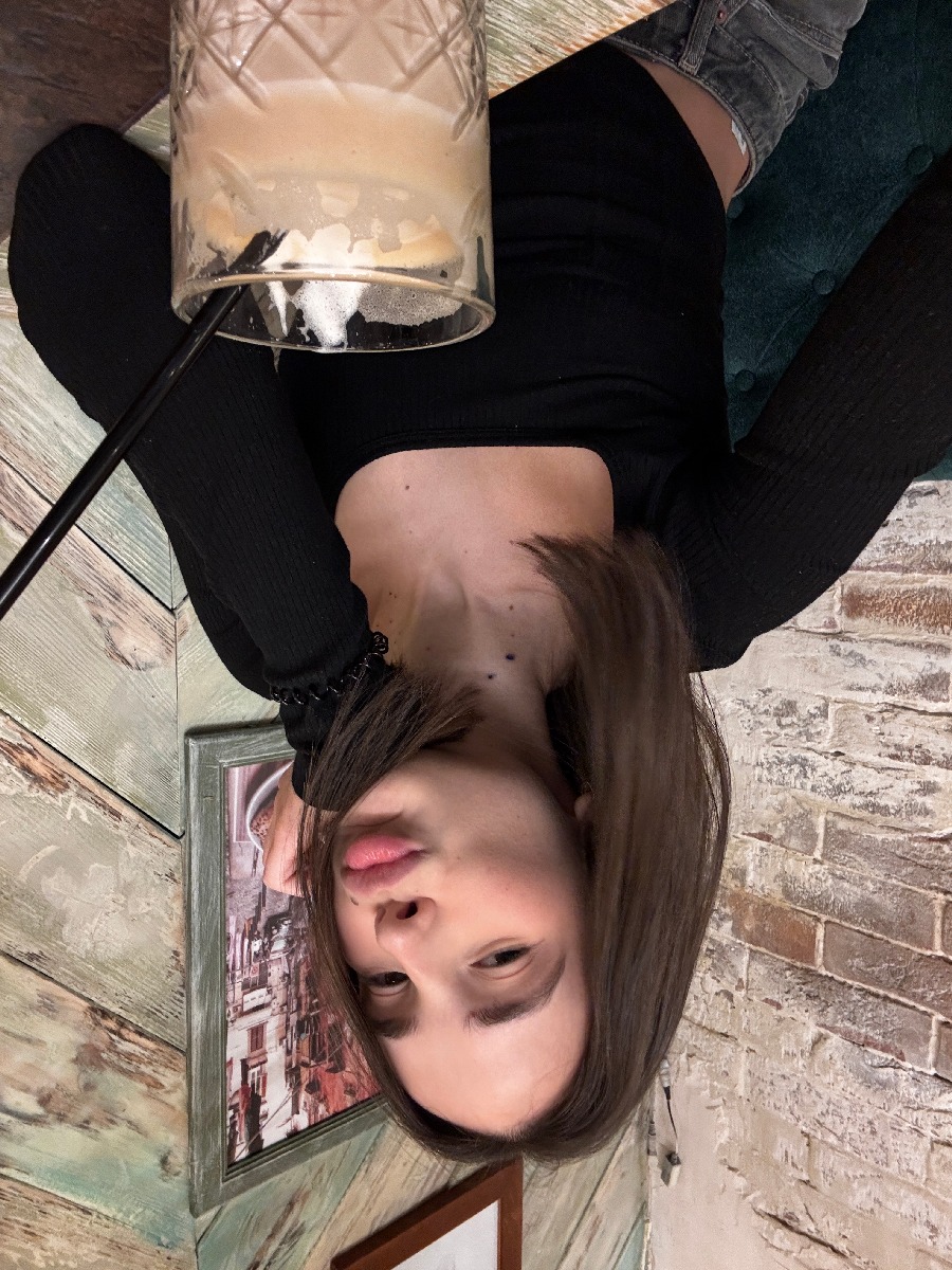 Fresh photos, fresh mood — Tina online in Deyan