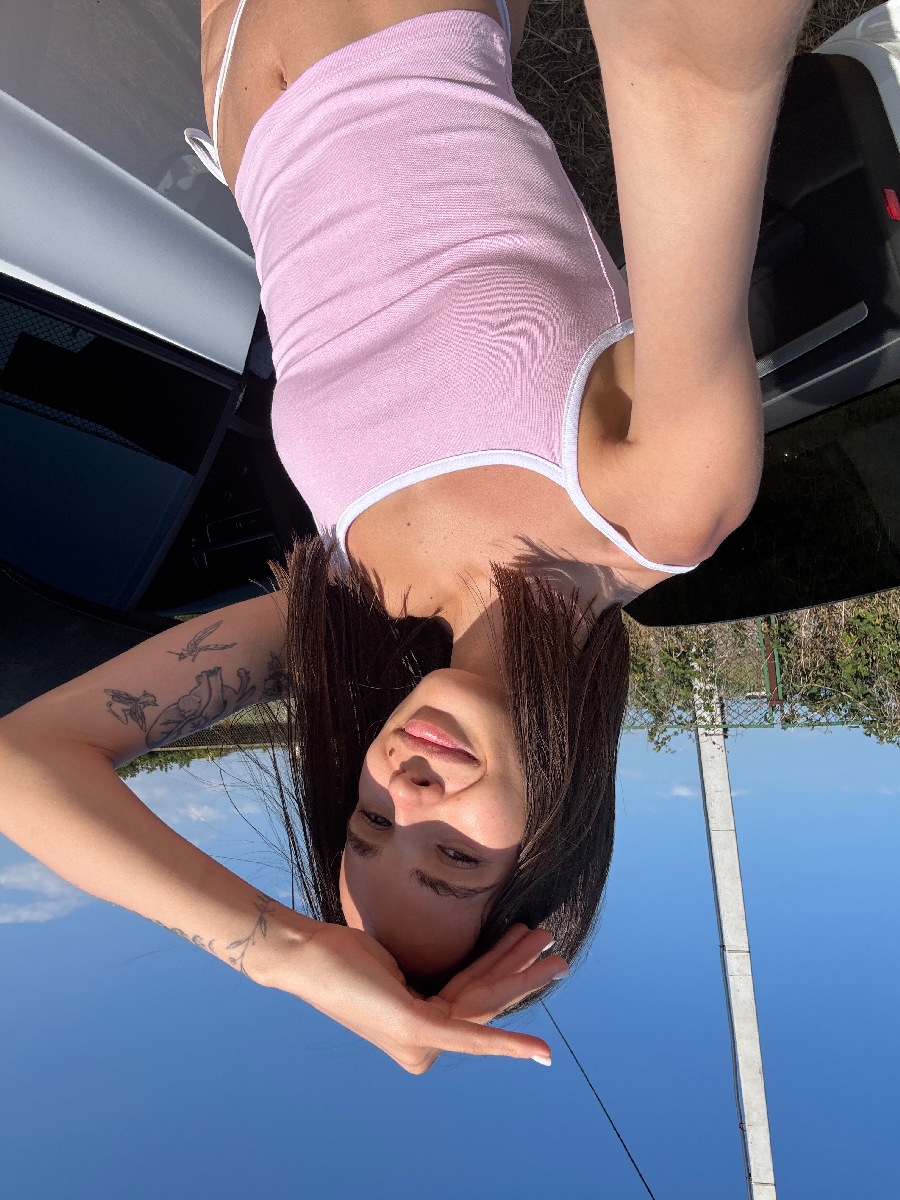 Sexy model Tina in Deyan